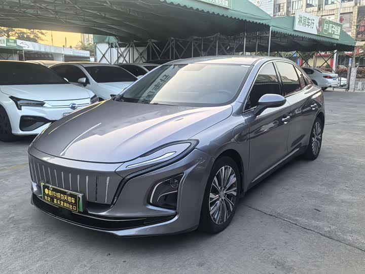 Фото 1 - Hongqi E-QM5