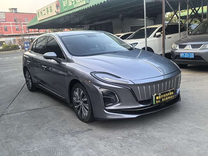 Фото 3 - Hongqi E-QM5