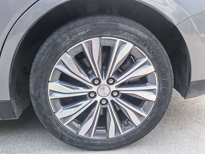 Фото 4 - Hongqi E-QM5