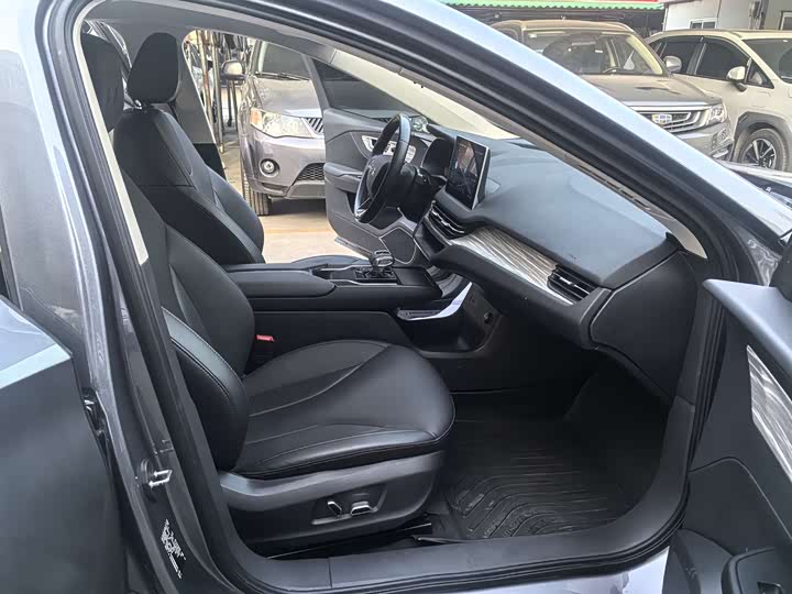 Фото 5 - Hongqi E-QM5