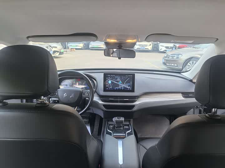 Фото 7 - Hongqi E-QM5