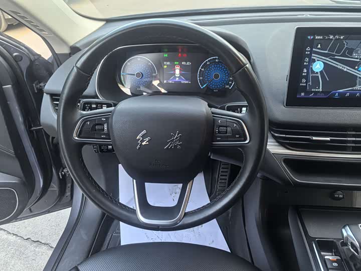 Фото 8 - Hongqi E-QM5