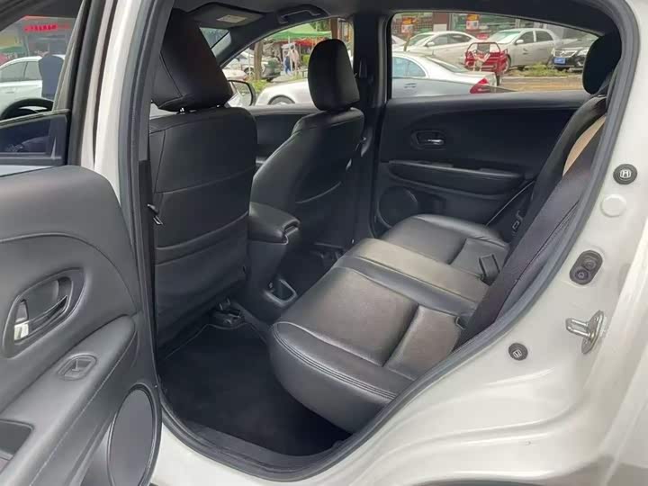 Фото 9 - Honda Vezel