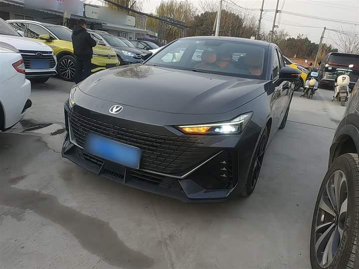 Фото 2 - Changan UNI-V