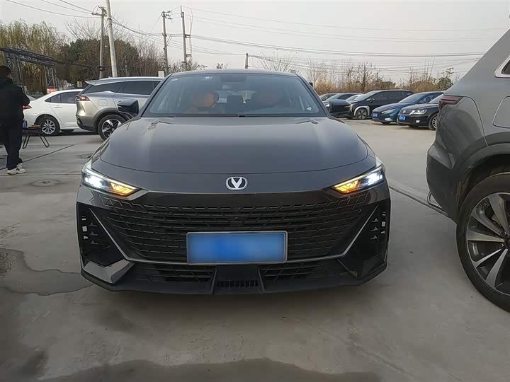 Фото 3 - Changan UNI-V