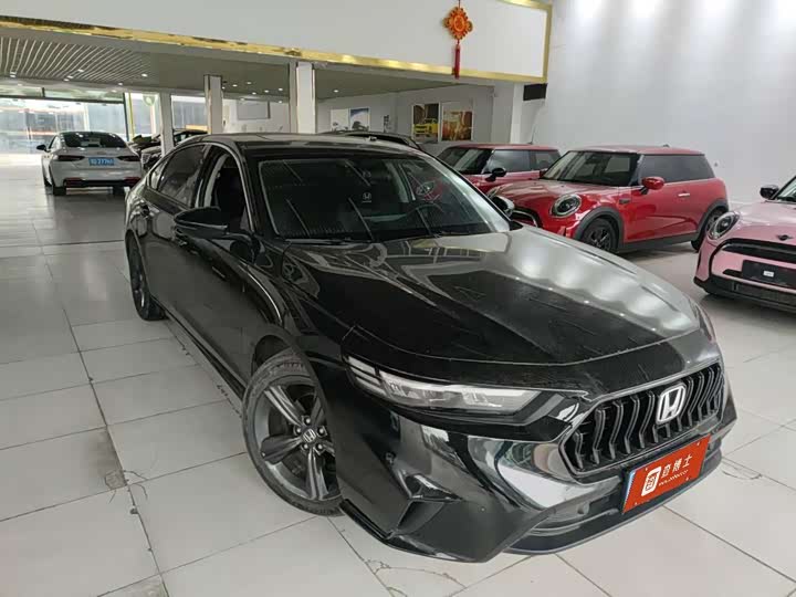 Фото 2 - Honda Inspire