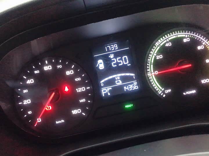 Фото 9 - Roewe Clever