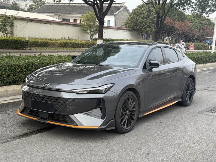 Фото 1 - Changan UNI-V