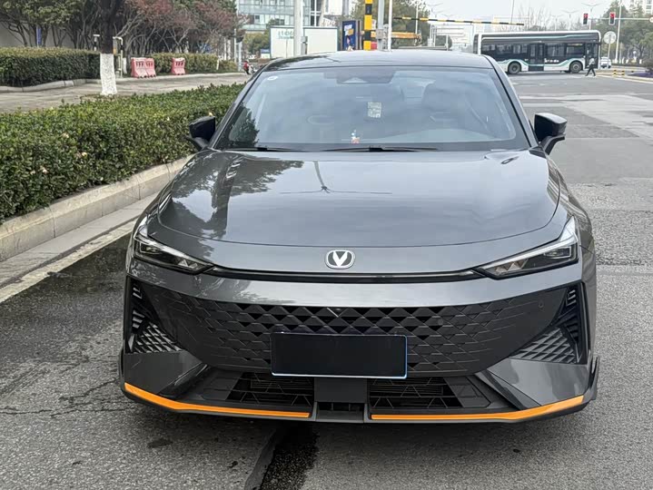 Фото 2 - Changan UNI-V