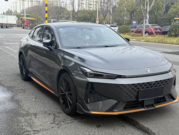 Фото 3 - Changan UNI-V