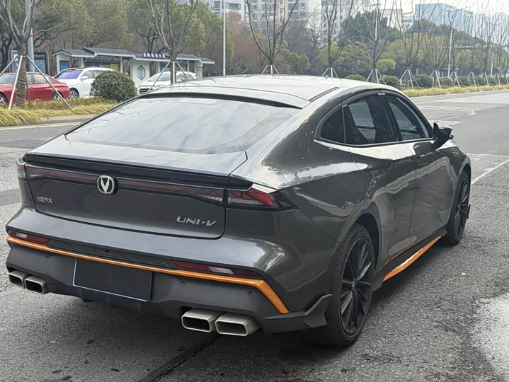 Фото 9 - Changan UNI-V