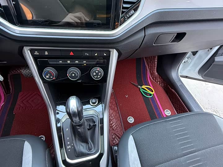 Фото 8 - Volkswagen T-Roc