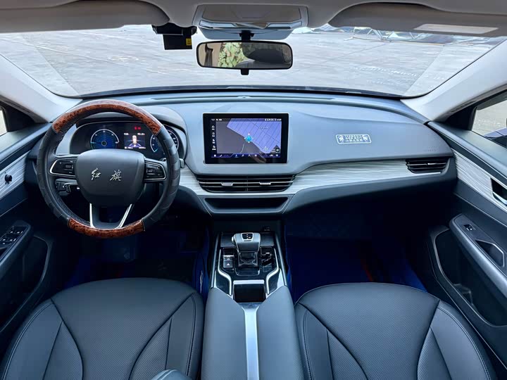 Фото 8 - Hongqi E-QM5