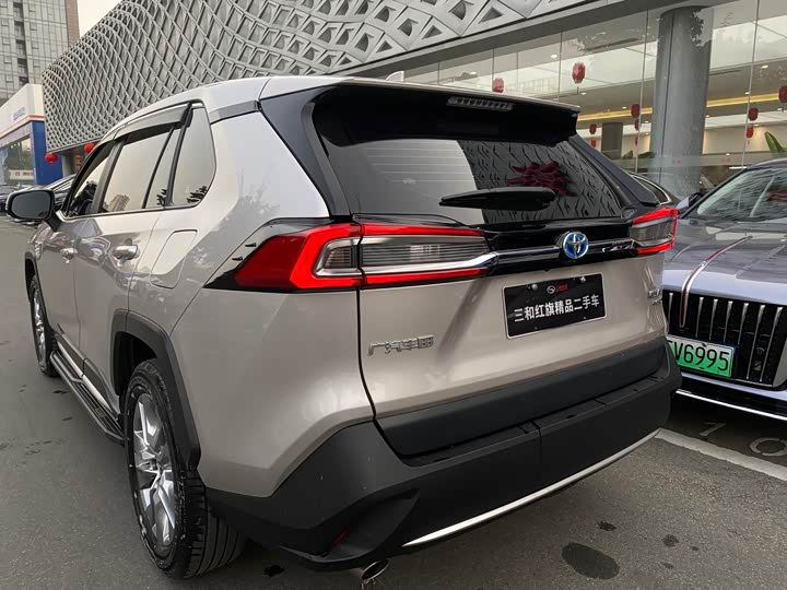 Фото 6 - Toyota Wildlander