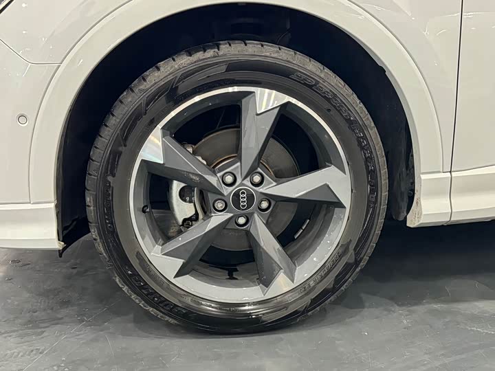 Фото 6 - Audi Q3