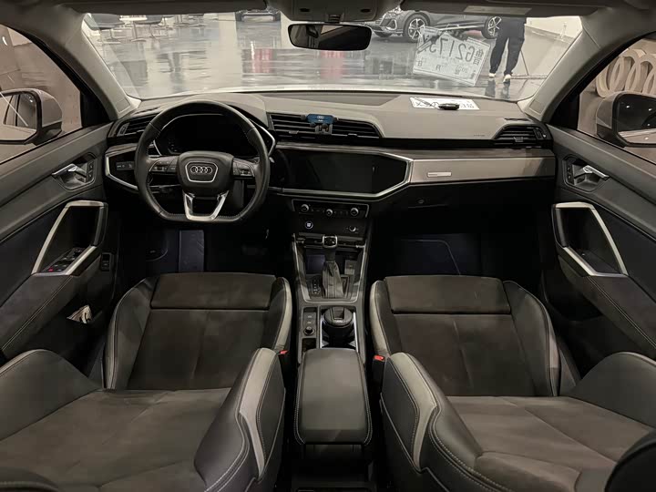 Фото 8 - Audi Q3