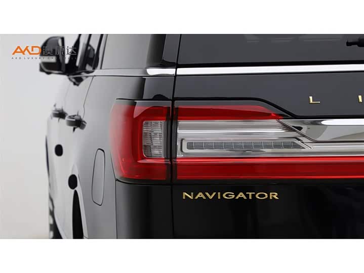 Фото 4 - Lincoln Navigator