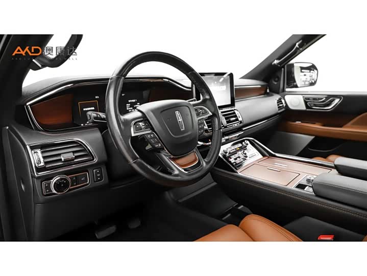 Фото 6 - Lincoln Navigator