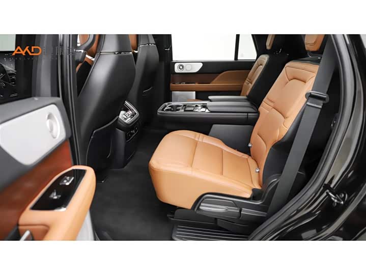 Фото 7 - Lincoln Navigator