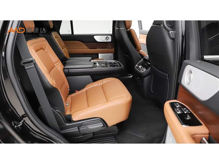 Фото 8 - Lincoln Navigator