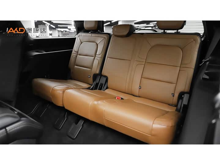 Фото 9 - Lincoln Navigator