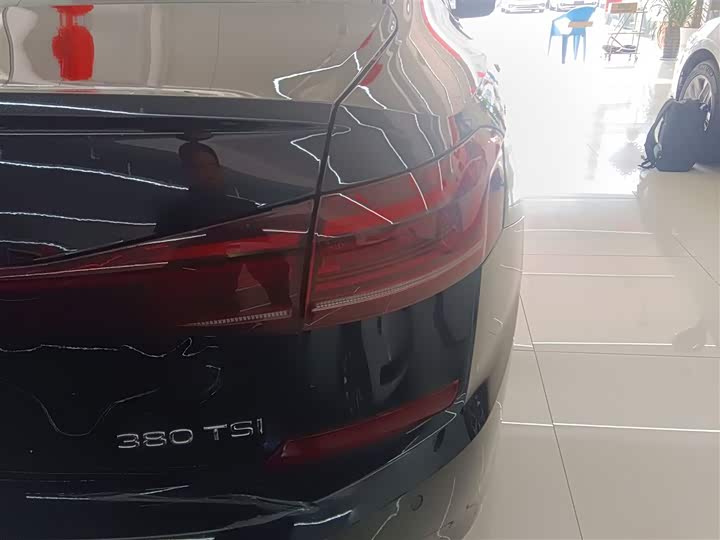 Фото 8 - Volkswagen Passat