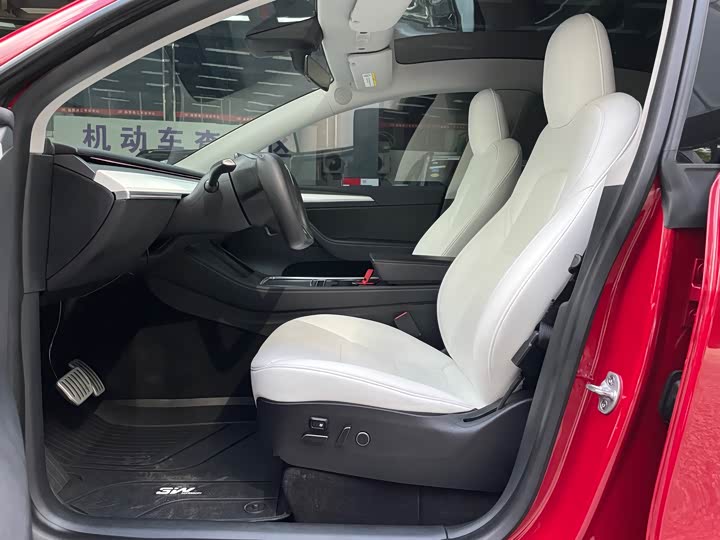 Фото 4 - Tesla Model Y