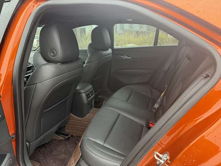 Фото 6 - Cadillac CT4