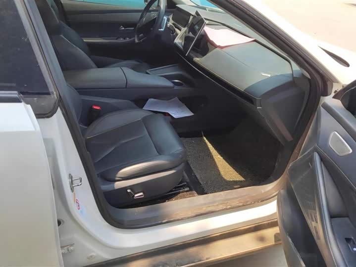 Фото 8 - Changan Deepal SL03