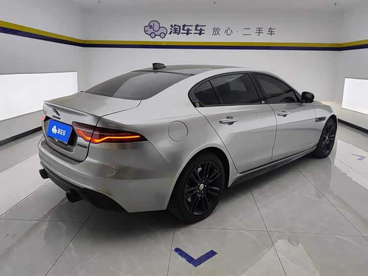 Фото 3 - Jaguar XE L