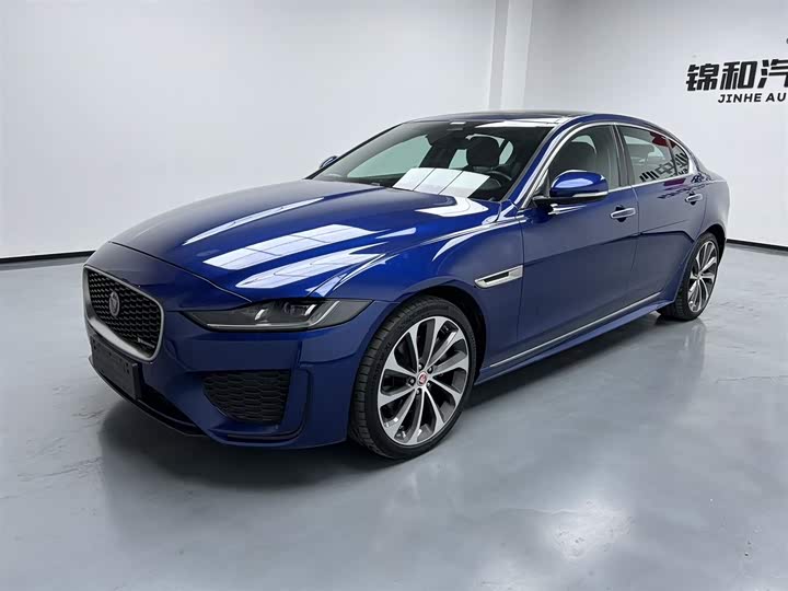 Фото 1 - Jaguar XE L