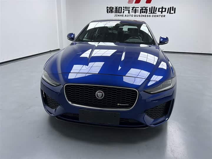 Фото 2 - Jaguar XE L