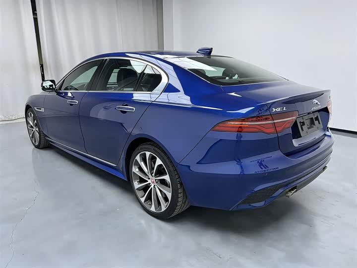 Фото 6 - Jaguar XE L