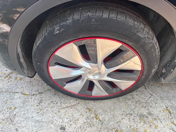 Фото 3 - Tesla Model Y