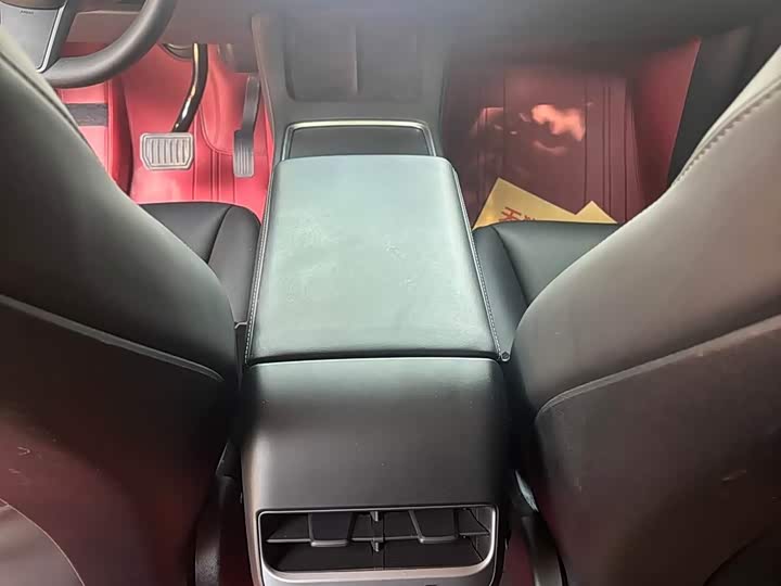 Фото 9 - Tesla Model Y