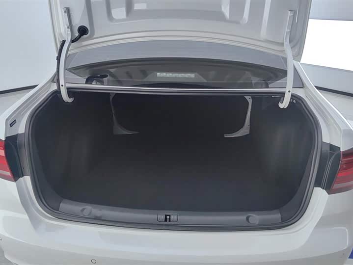 Фото 4 - Volkswagen Lavida