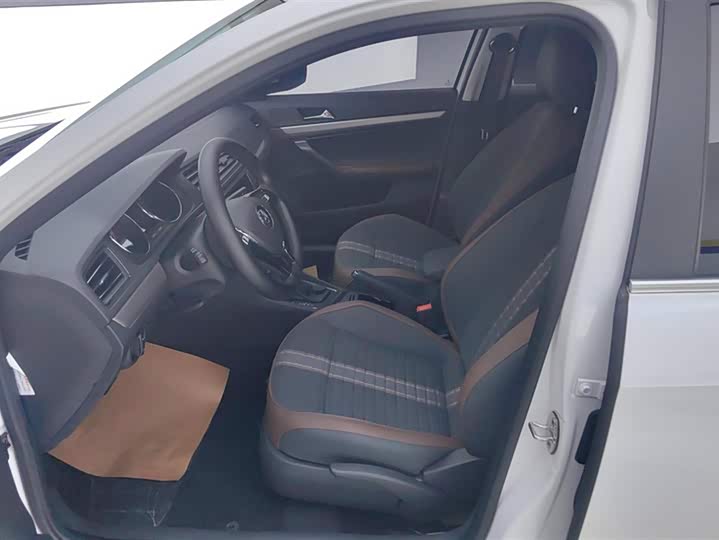 Фото 9 - Volkswagen Lavida