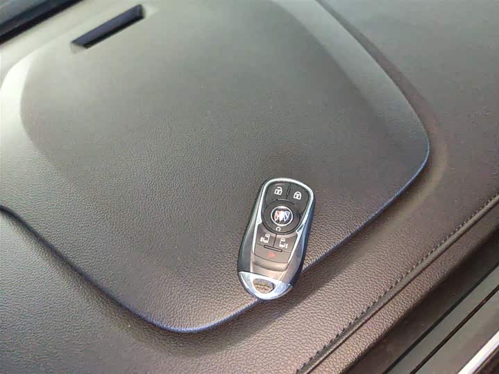 Фото 9 - Buick GL8 ES