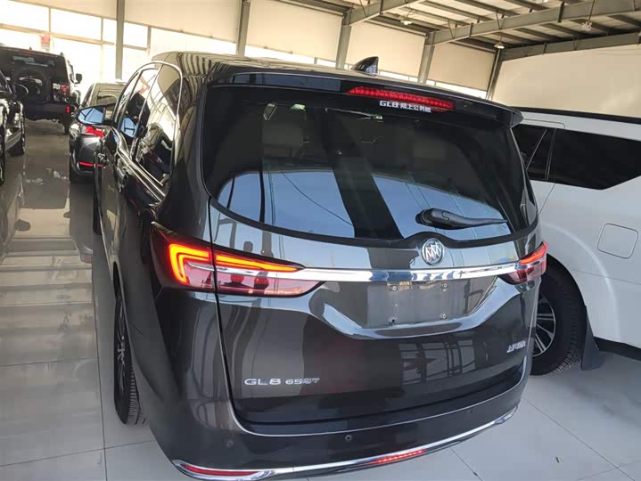 Фото 6 - Buick GL8 ES