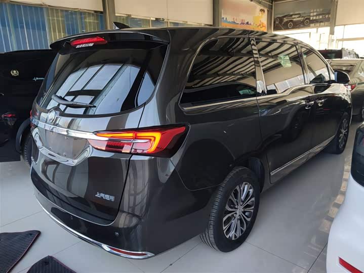 Фото 7 - Buick GL8 ES