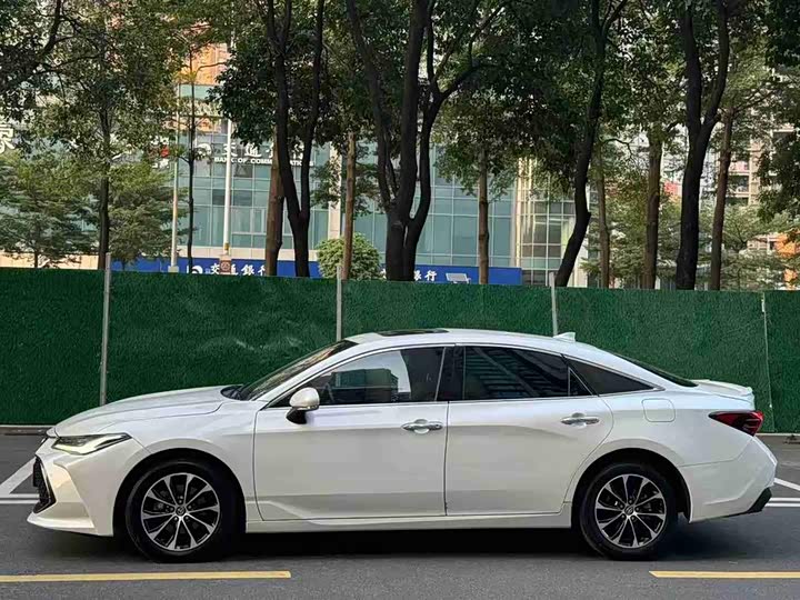 Фото 3 - Toyota Avalon