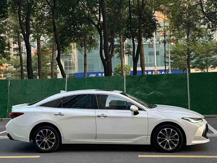 Фото 4 - Toyota Avalon