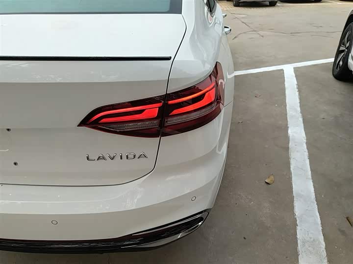 Фото 8 - Volkswagen Lavida