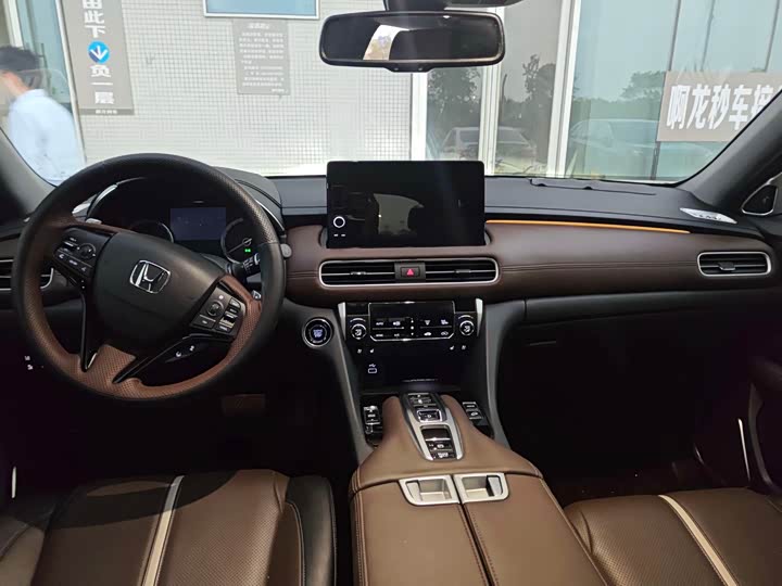 Фото 9 - Honda UR-V