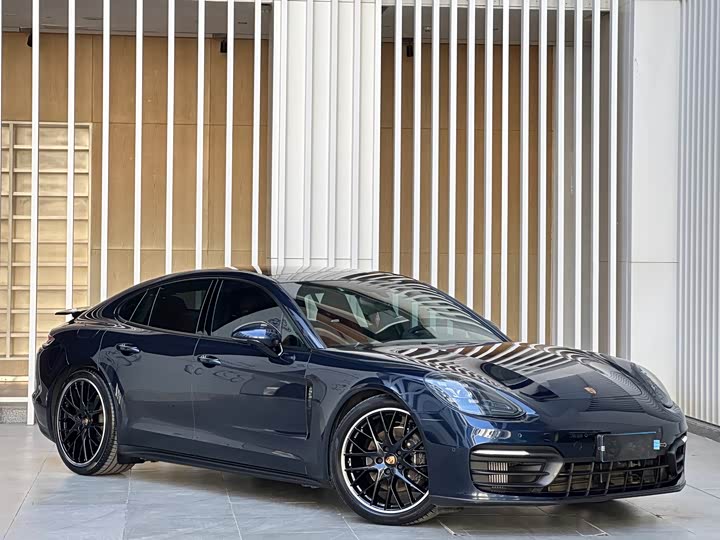 Фото 3 - Porsche Panamera