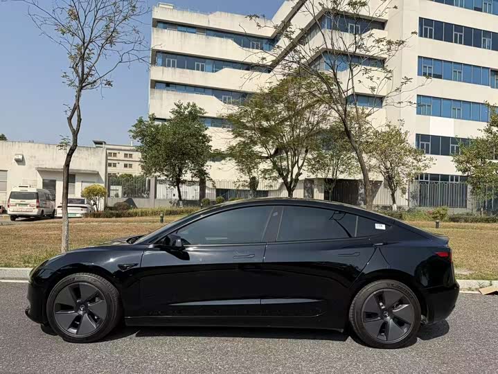 Фото 7 - Tesla Model 3