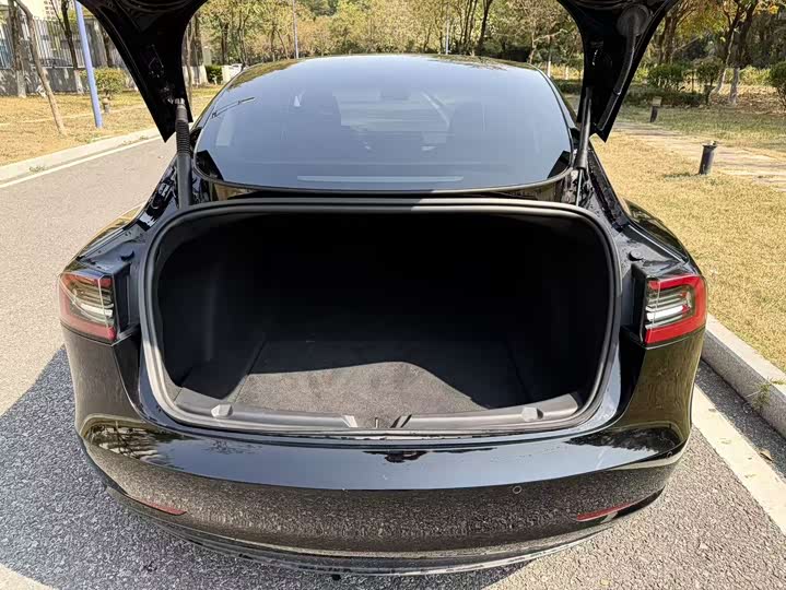 Фото 9 - Tesla Model 3