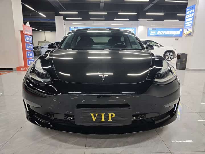 Фото 2 - Tesla Model 3