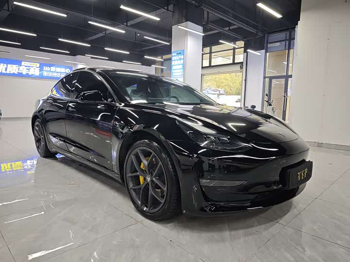 Фото 3 - Tesla Model 3