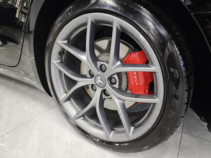 Фото 4 - Tesla Model 3